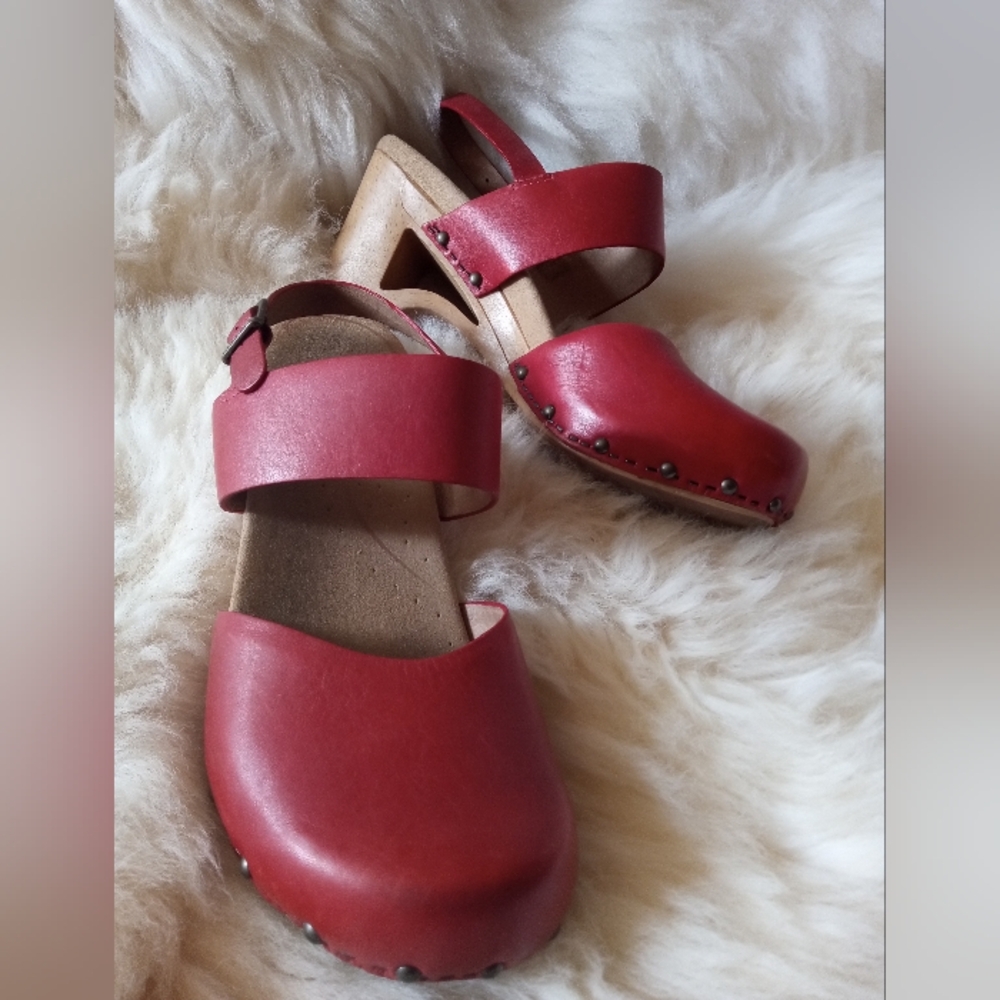 Dansko Thea Red 40